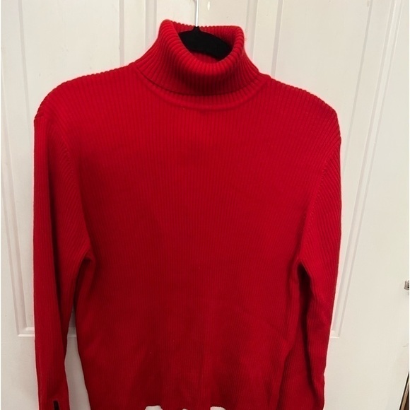 Kate Hill casual red ribbed turtleneck. Black zipper on left side and sleeve - Picture 2 of 3